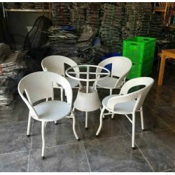 Bàn ăn hiện đại