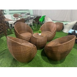 Bàn ăn hiện đại