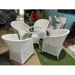 Bàn ăn hiện đại