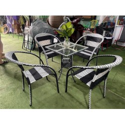 Bàn ăn hiện đại